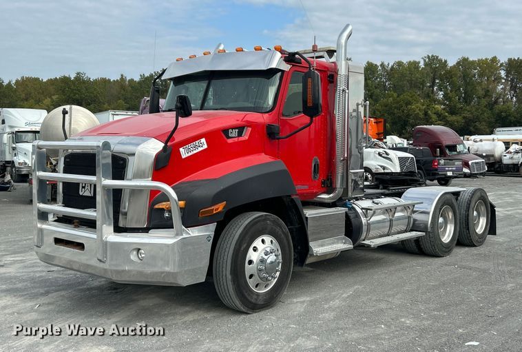 2015 Caterpillar CT660S semi truck - YA1271