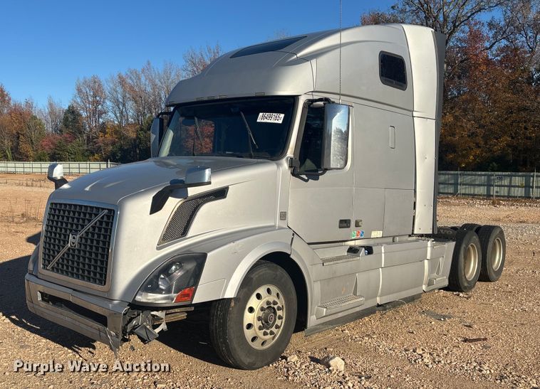 2016 Volvo VNL semi truck - YA1296
