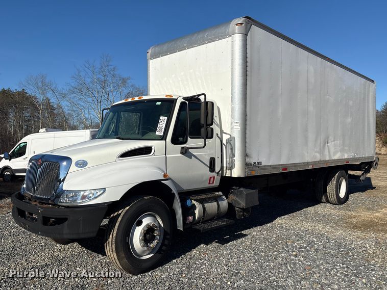 2016 International 4300 box truck - YA1341
