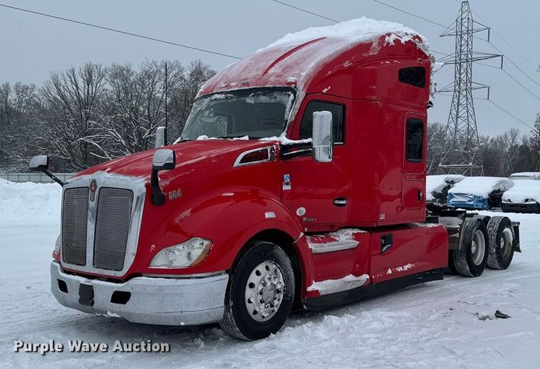 2019 Kenworth T680 semi truck - YA1685