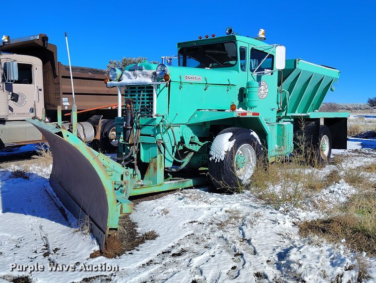 1974 Oshkosh P2025-1E1 dump / spreader truck - DT0787