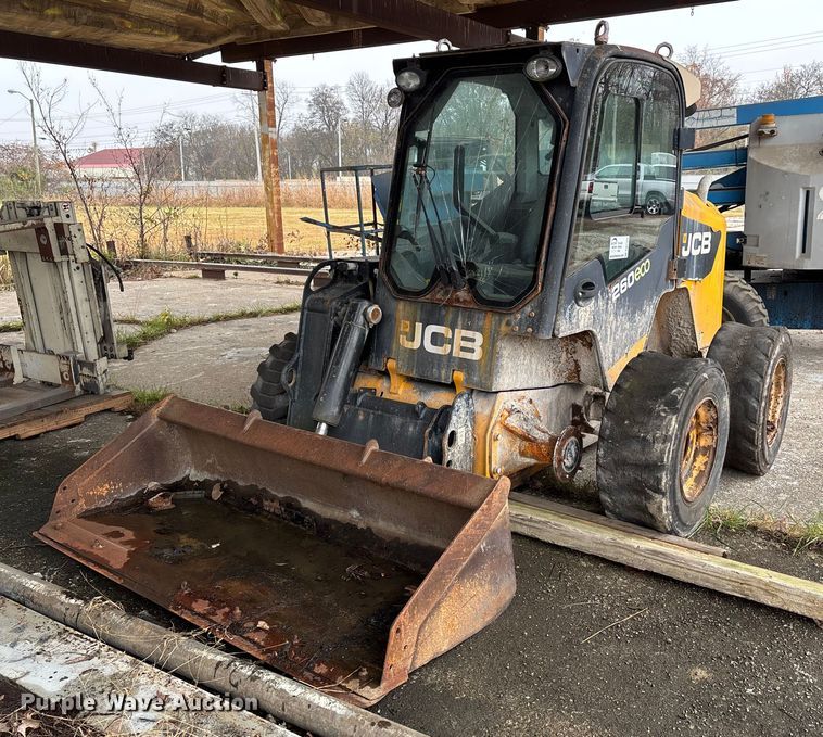 2011 JCB 260 skid steer loader - DW7301