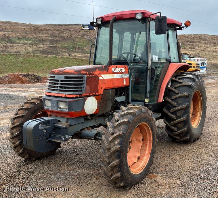 Kubota M820 Utility Special MFWD tractor - DW7325