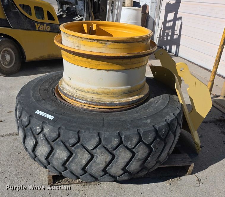 Tire and wheels - DZ3672