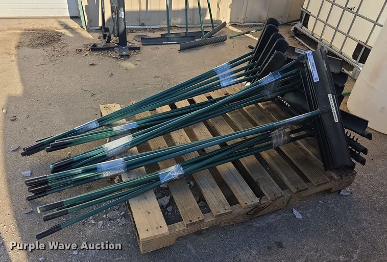 (25) bunker rakes - DZ3677