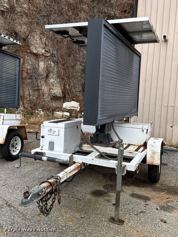 2005 American Signal message board trailer - EA2099