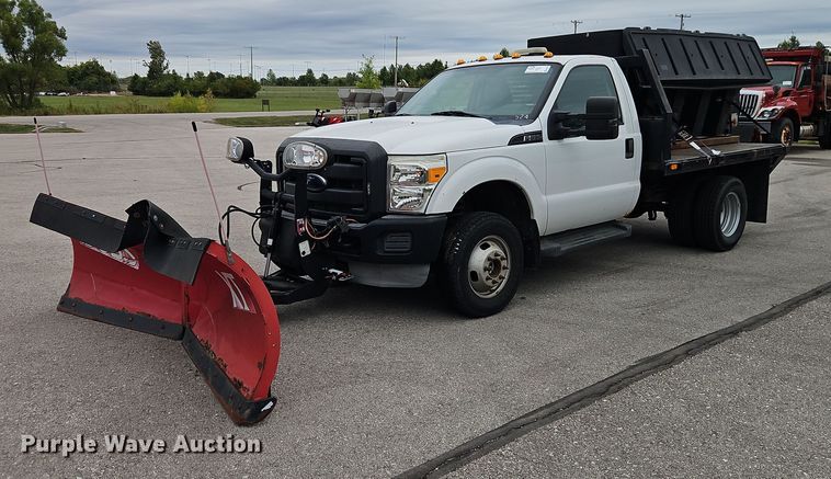 2012 Ford F350 flatbed pickup truck - EB8377