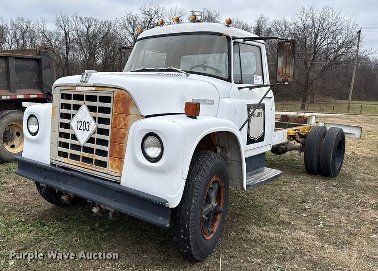 1978 International Loadstar 1600 truck cab and chassis - EC4493