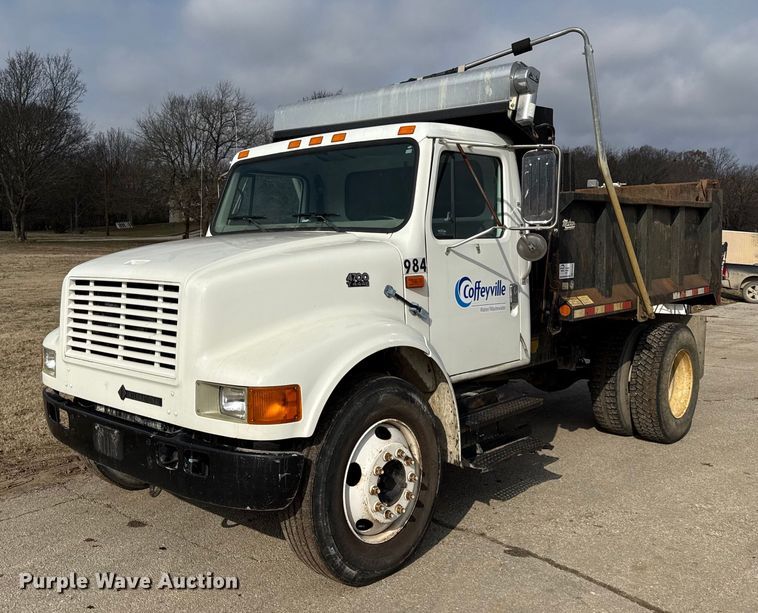 2000 International 4700 dump truck - EC4494