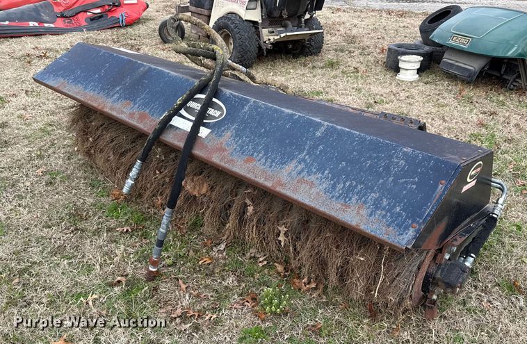 Quick attach skid steer attatchments - EC4511