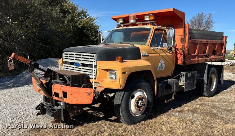 1993 Ford F800 dump truck - EE4359