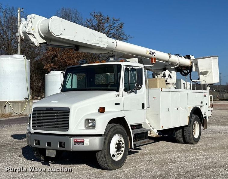 1999 Freightliner FL70 bucket truck - EN5889