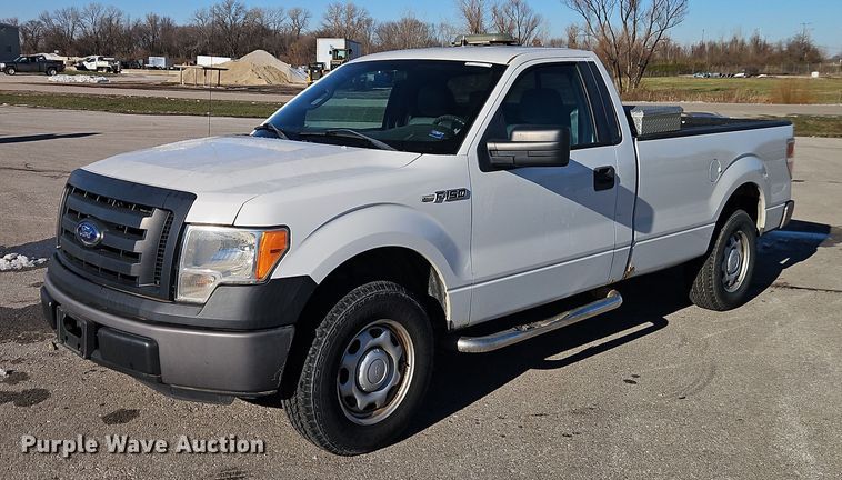 2011 Ford F150 pickup truck - EO4872