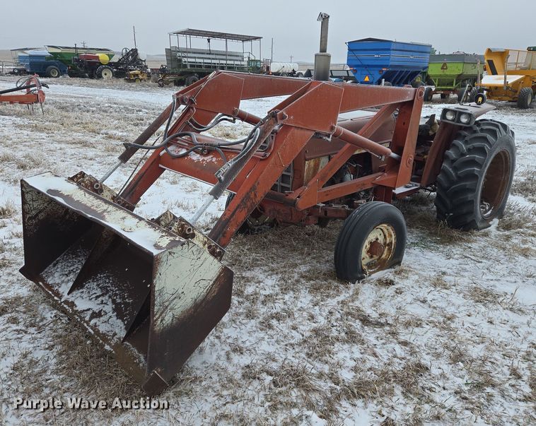 International 574 tractor - ES2606