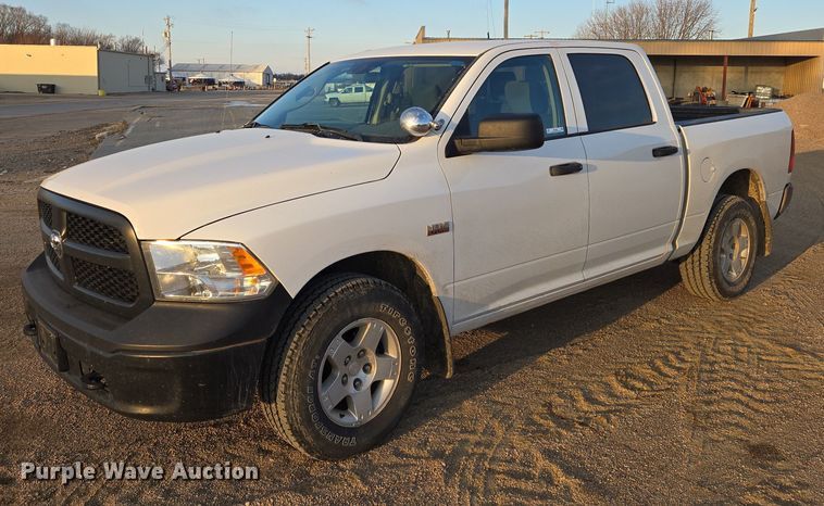 2017 RAM 1500 Crew Cab pickup truck - ES2622