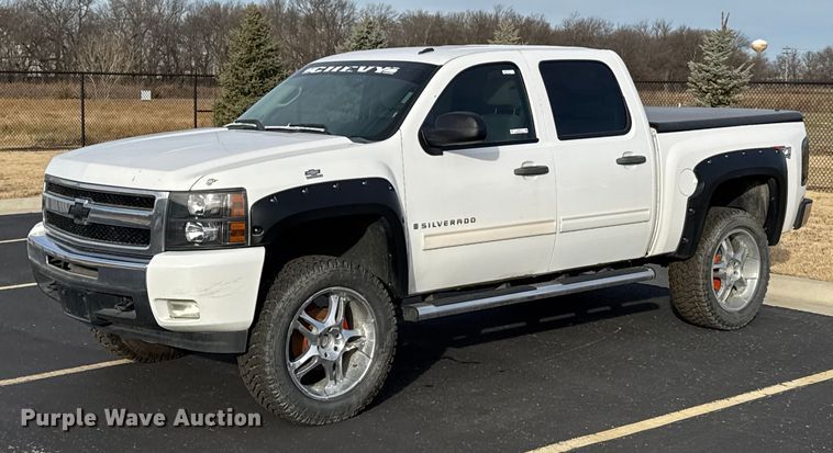 2009 Chevrolet Silverado 1500 Crew Cab pickup truck - EU6471