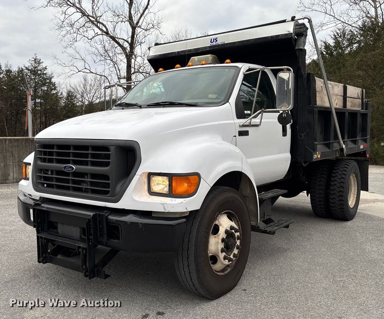 2002 Ford F650 dump truck - EV3489