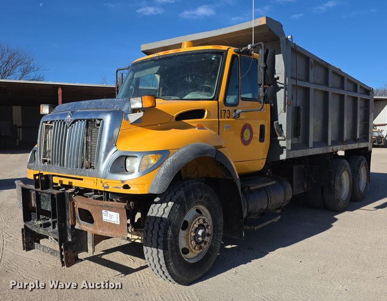 2006 IH 7600 dump truck - FI0712