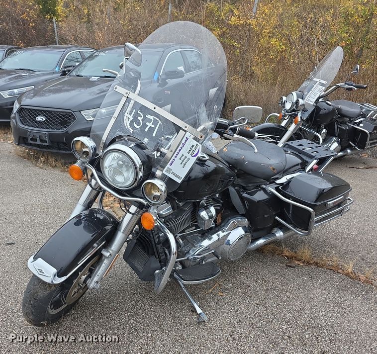 2017 Harley Davidson Police Road King motorcycle - FK0662