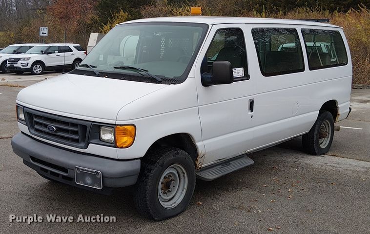 2007 Ford E350 van - FK0675