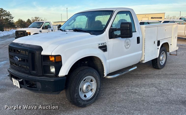 2008 Ford F250 Super Duty XL utility bed pickup truck - OE9252