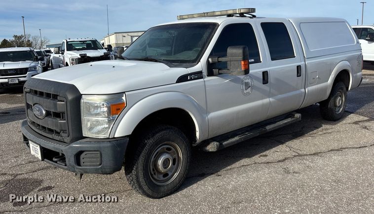 2015 Ford F250 Super Duty XL Crew Cab pickup truck - OE9261