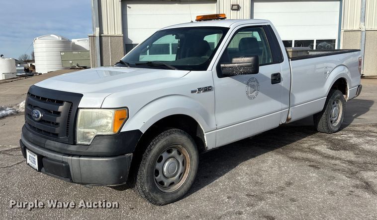2010 Ford F150 pickup truck - OE9264