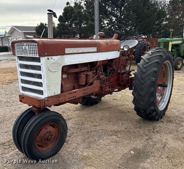 International Harvester Farmall 460 tractor - EP2692