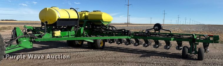 John Deere planter - EP2706