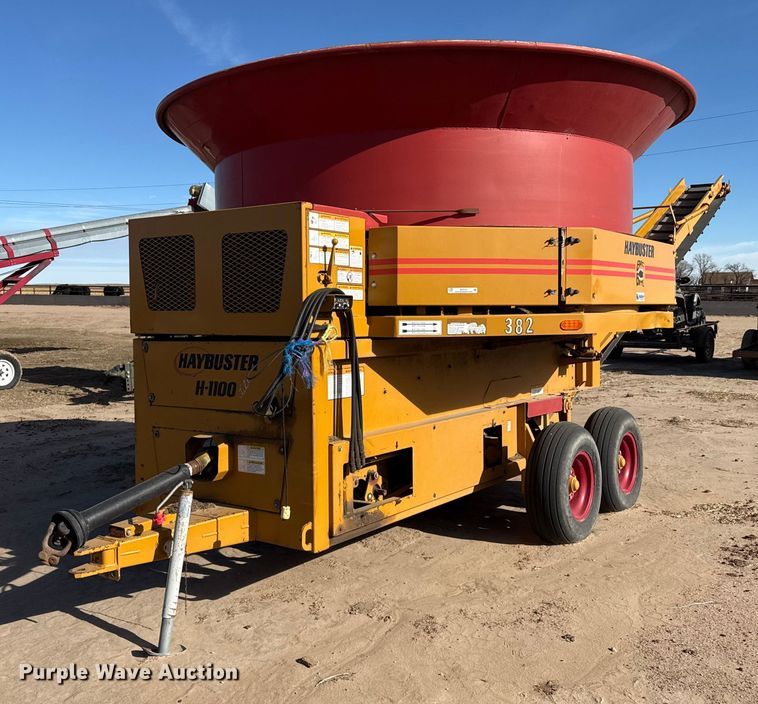 DuraTech Haybuster H1100 bale processor - EP2707