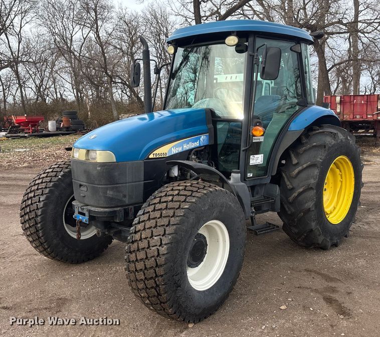 2010 New Holland TD5050 MFWD tractor - FG1561