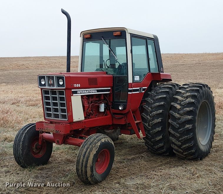 International 1586 tractor - FK0874