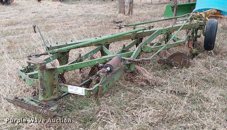 John Deere six bottom plow - FK0875