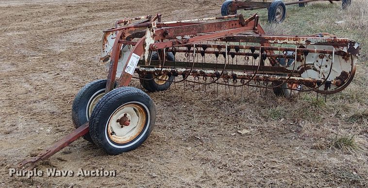 International 35 hay rake - FK0877