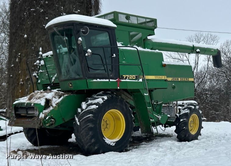 1988 John Deere 7720 Titan II RWA combine - YA1641