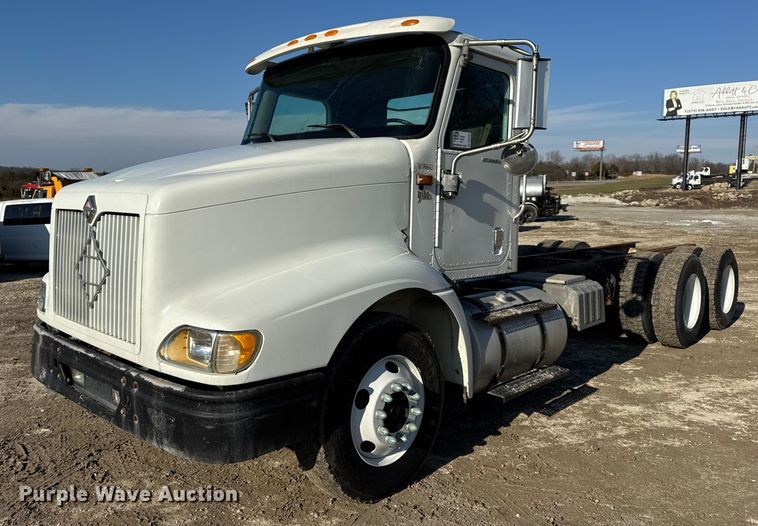 2002 International 9100i truck cab and chassis - DW6699