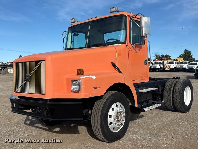 1998 Volvo  WG truck cab and chassis - EG1732