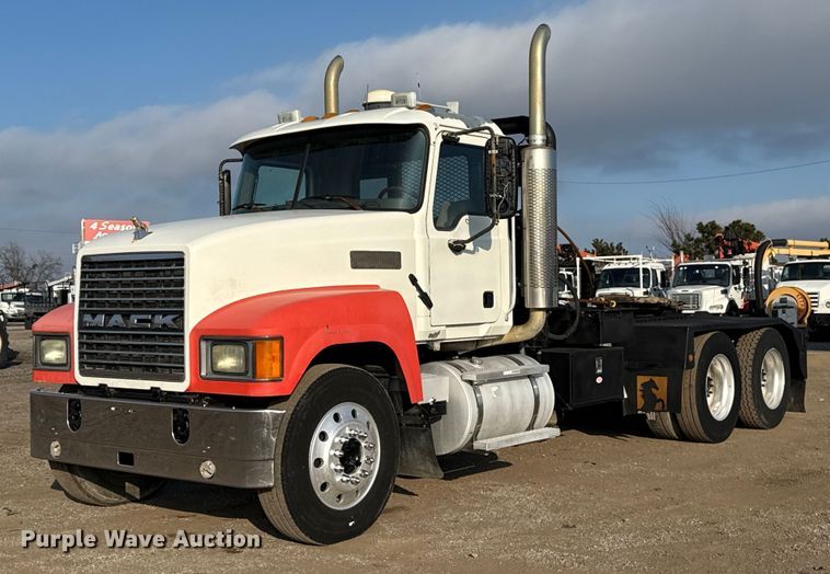 mack　3枚売り Mack CHN613 Truck Tractor Prices. How Much Does a Mack CHN613