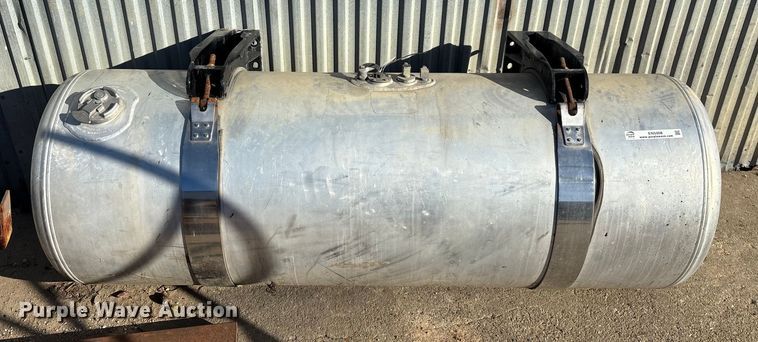 (2) Peterbilt fuel tanks - EN5908