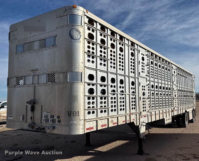 2007 Wilson livestock trailer - EP2712