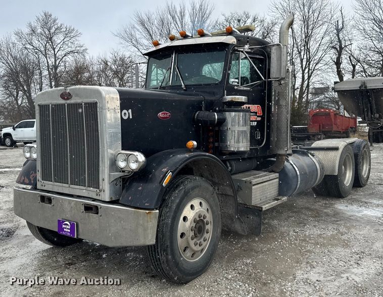 1984 Peterbilt 359 semi truck - ER0338
