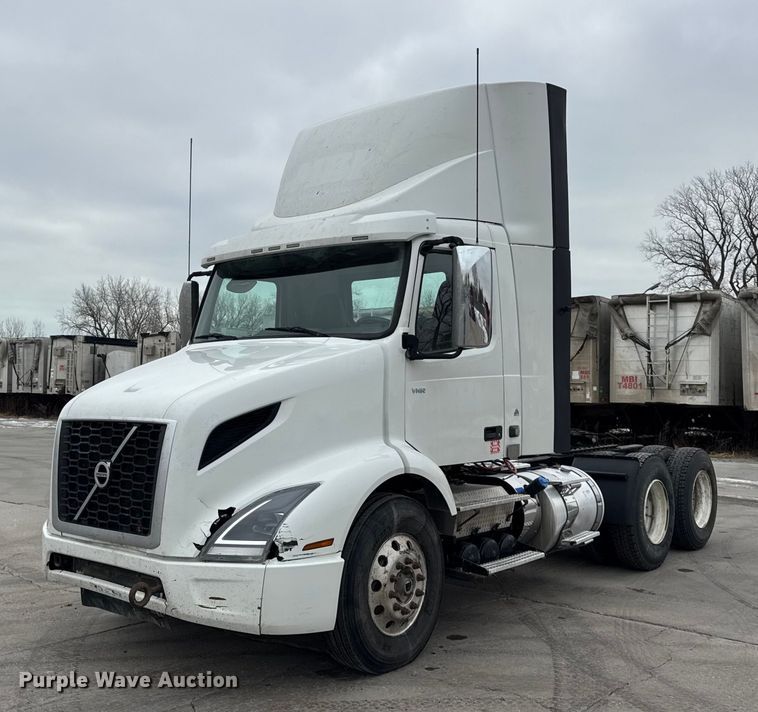 2021 Volvo VNR semi truck - ER0339