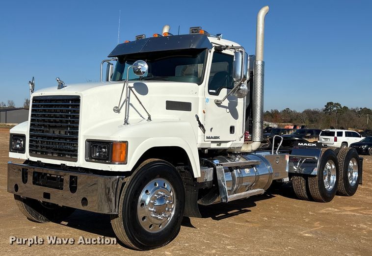 2012 Mack CHU613 semi truck - ET7343