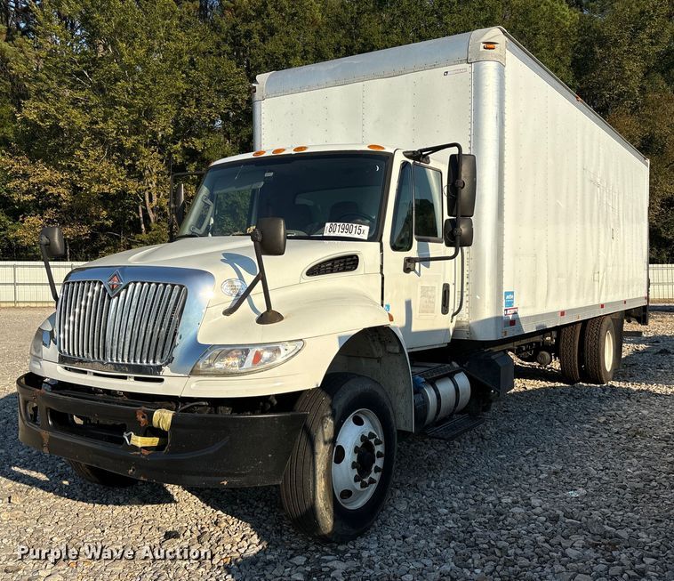 2015 International 4300 box truck - YA1107