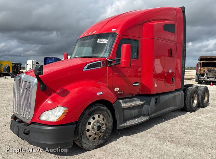 2019 Kenworth T680 semi truck - YA1431