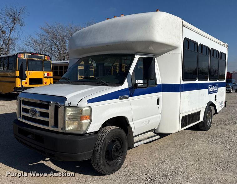 2008 Ford E450 shuttle bus - DQ4175