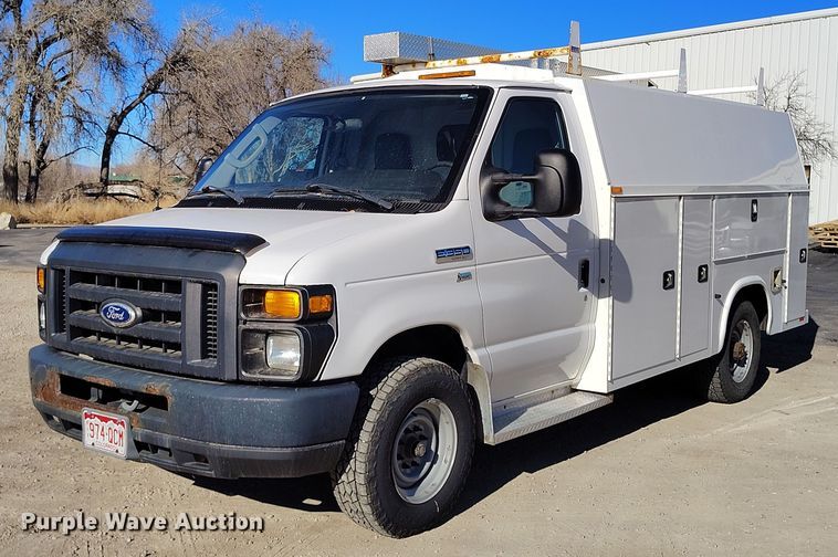 2016 Ford E350 utility van - DT0813
