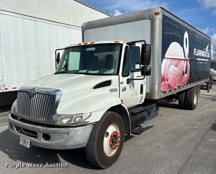 2006 International 4300 box truck - DU0338