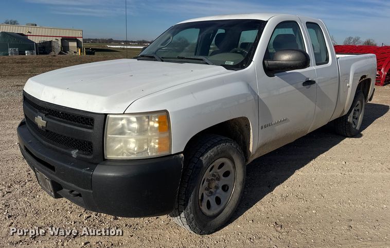 2009 Chevrolet Silverado 1500 Ext. Cab pickup truck - DW6723