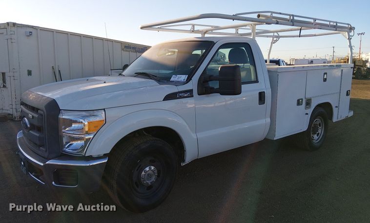 2015 Ford   F250 Super Duty utility bed pickup truck - EC1290